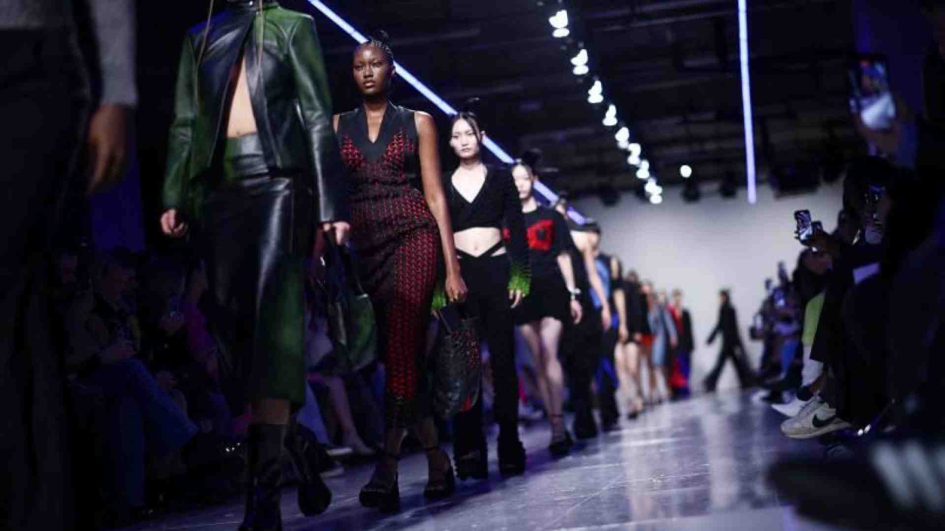 Immagine di Fibre naturali e impegno sociale: la moda vira sulla sostenibilità
