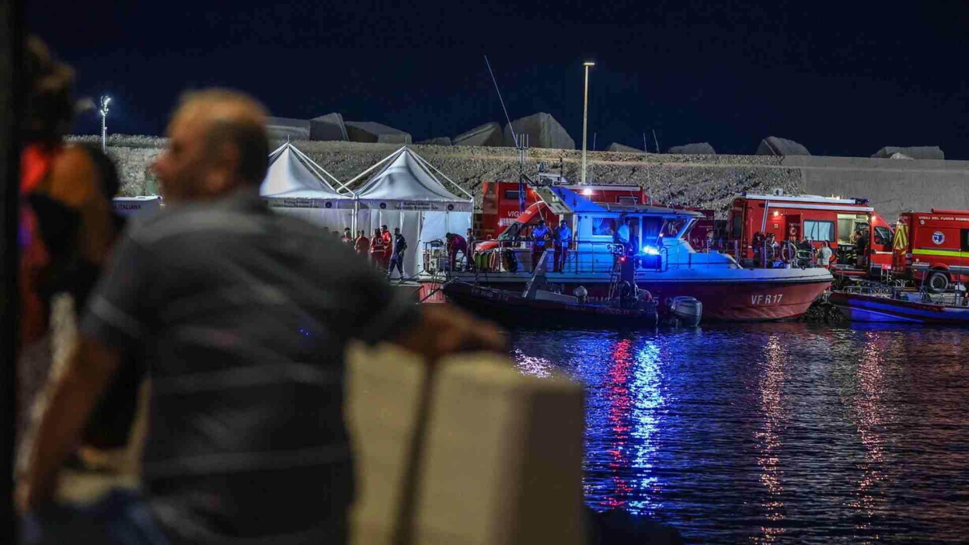 Immagine di Un salto nel fatalismo di fronte al naufragio della barca affondata a Palermo