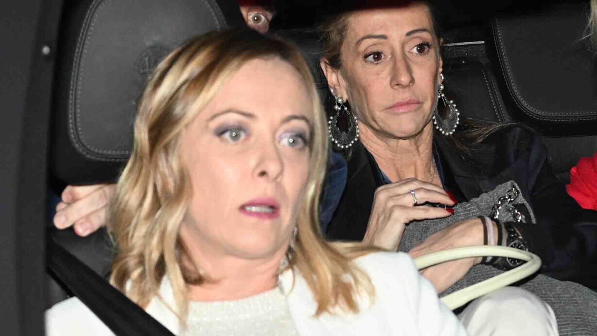 Immagine di Meloni riprende le trattative per Fitto in Europa. E intanto le arrivano i fulmini dell'Anm sul caso della sorella