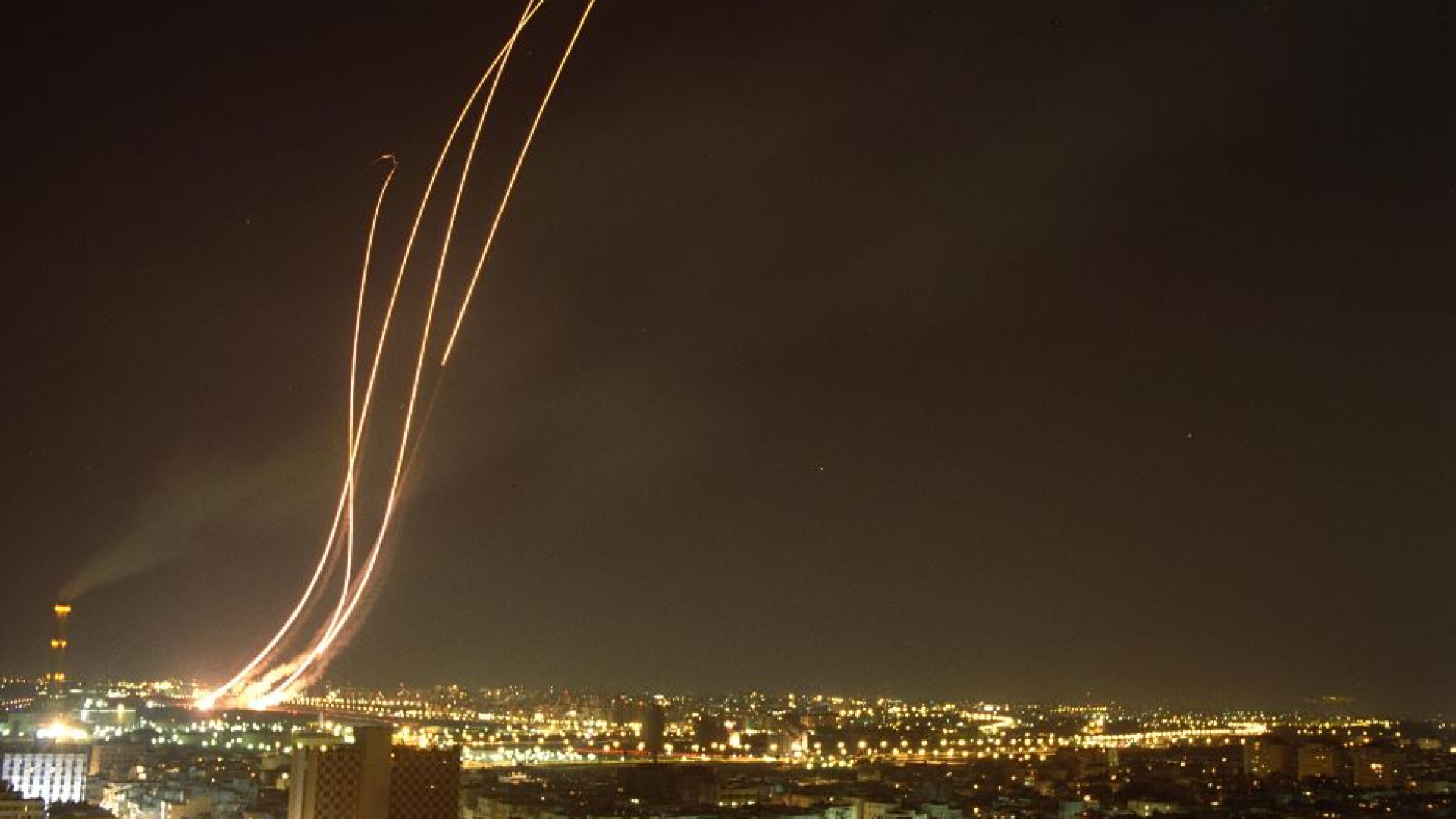 Immagine di Le maschere antigas all'Hilton: bere champagne, scoprire la guerra