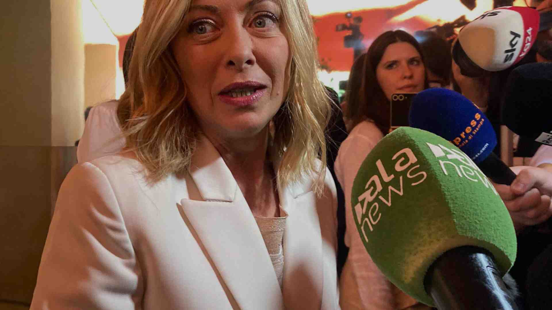 Immagine di Rassegna dei complotti più plausibili di quello delle toghe, per rasserenare Meloni
