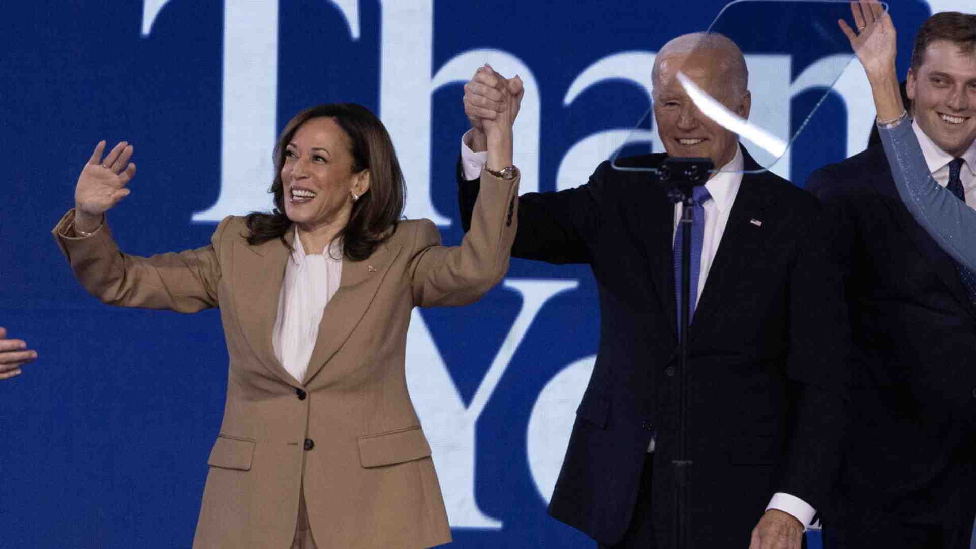 Immagine di Kamala e Toti. Le banalizzazioni di Urbinati su soldi e politica non fanno onore alla verità