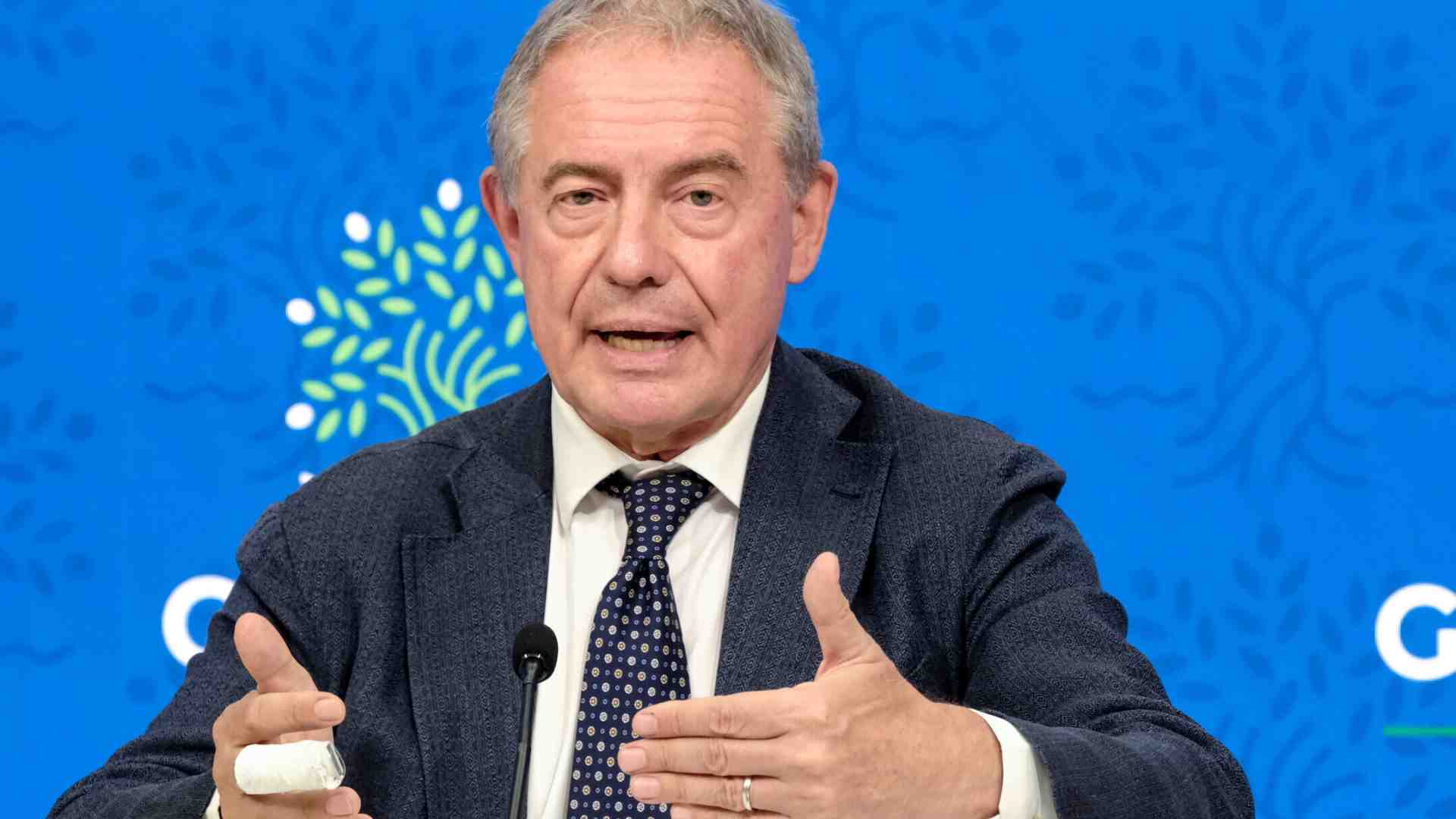 Immagine di Le accuse fuori fuoco tra Urso e Stellantis