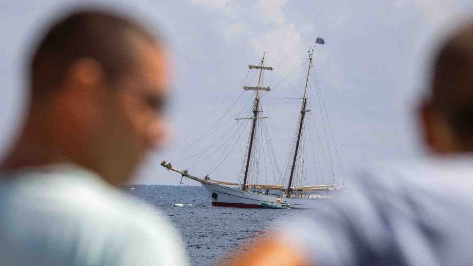 Immagine di Ancora e boccaporti aperti. L'esperto: «Lo yacht affondato? Troppi errori»