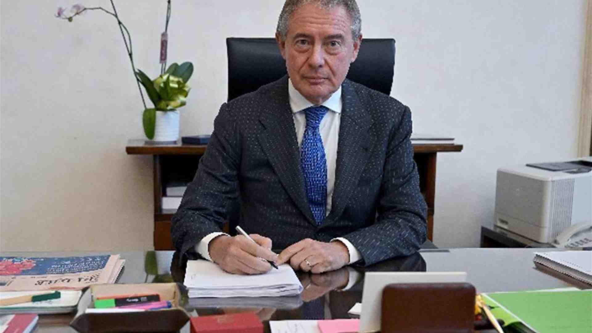 Immagine di Governo e Stellantis ai ferri corti