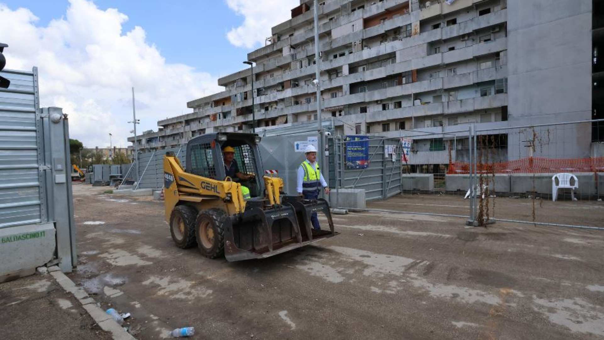Immagine di Fra i dimenticati di Scampia: senza casa a un mese dal crollo