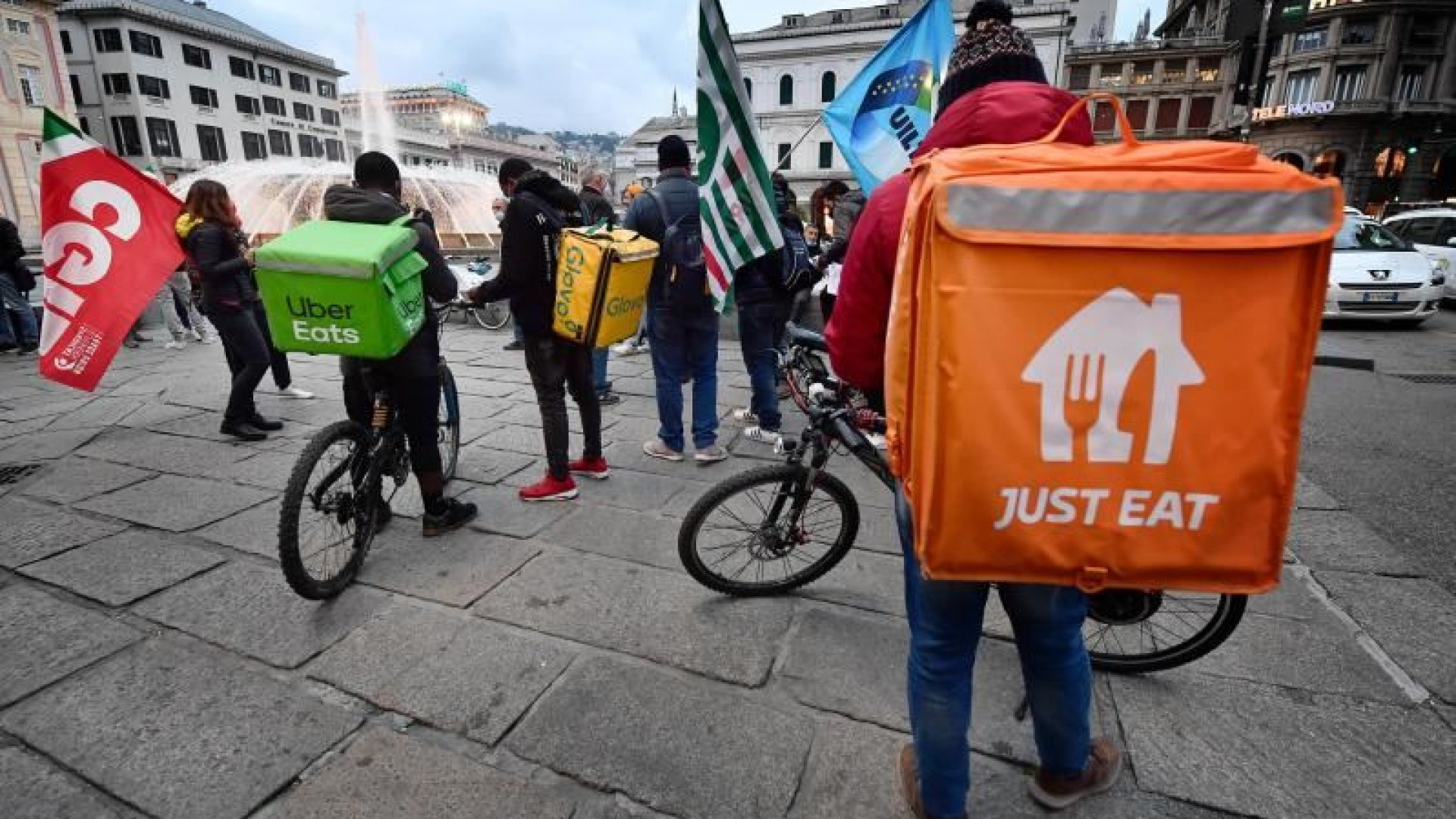 Immagine di In Toscana i rider sanzionati perché «troppo lenti». Le proteste dei sindacati