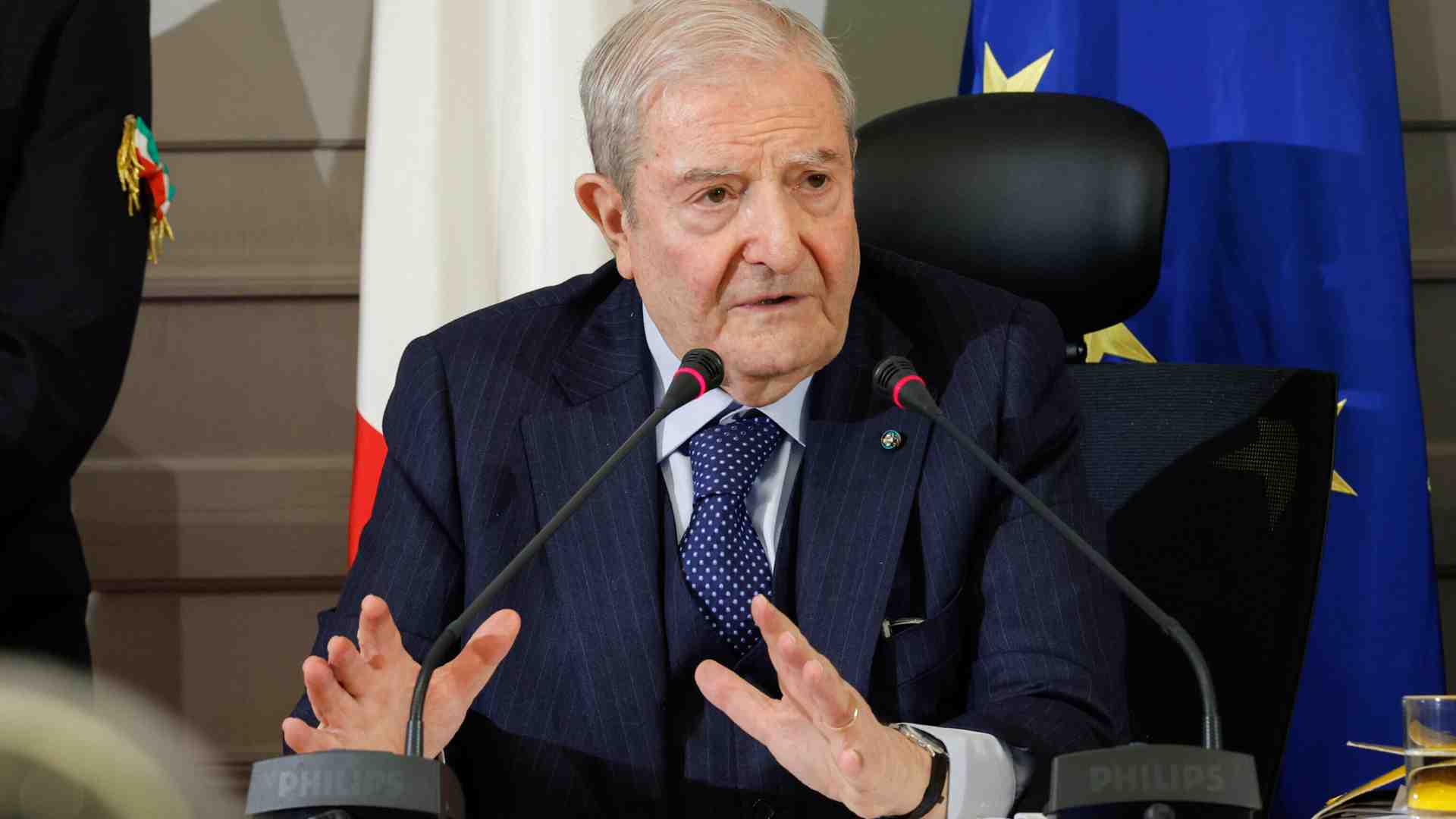 Immagine di La costituzione essenziale. L'intervento di Augusto Barbera al Meeting