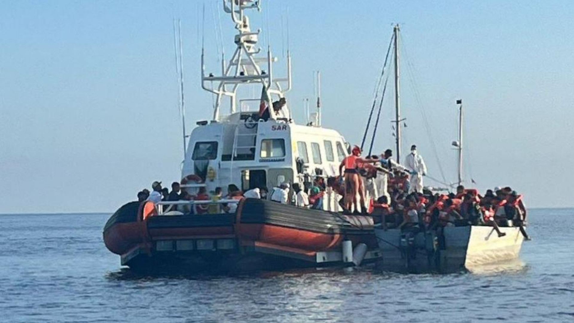 Immagine di Mediterranea soccorre 67 migranti. Con la benedizione del Papa