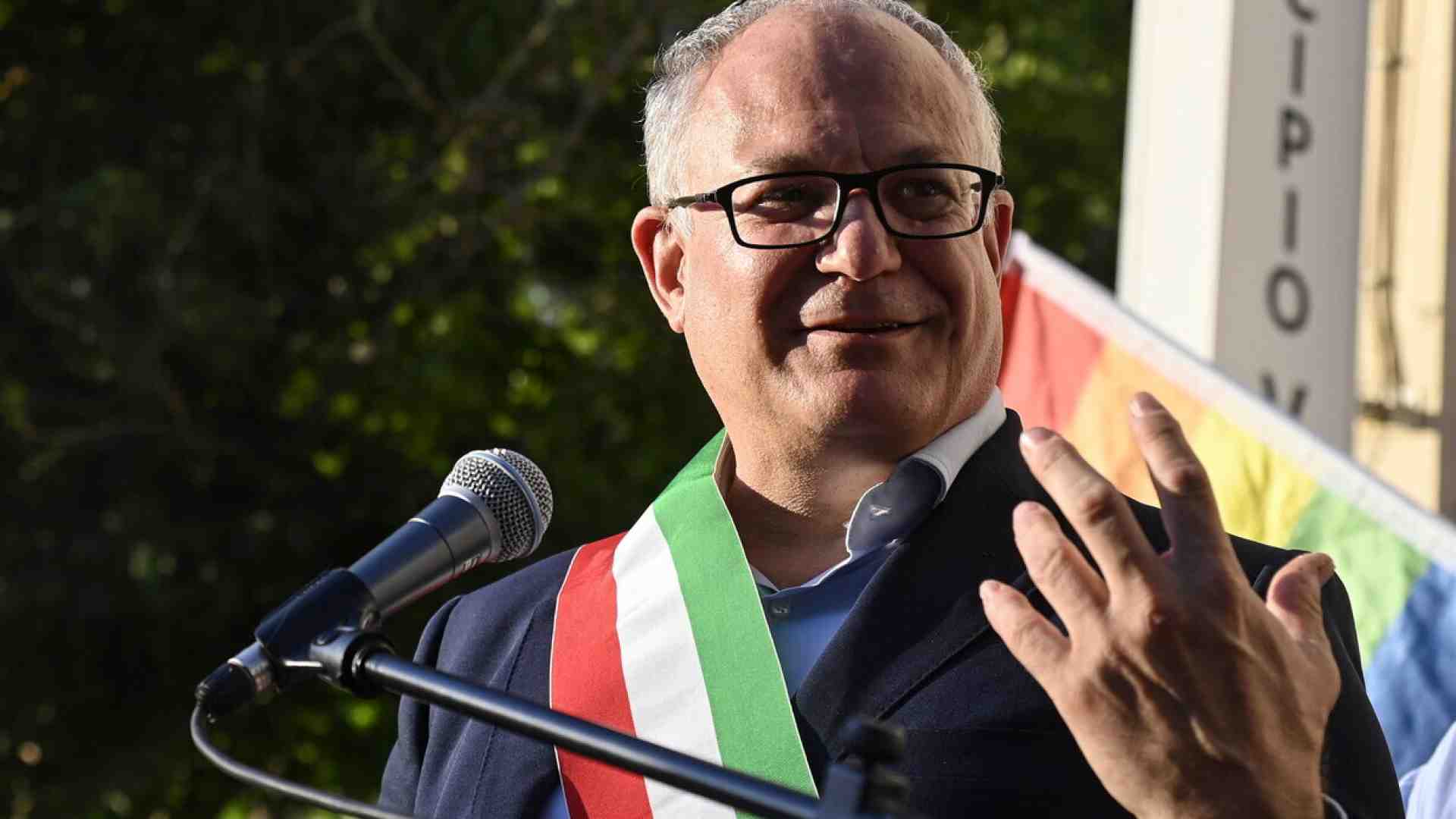 Immagine di Gualtieri evoca complotti come la Raggi. Ma i giornali, la Rai e l'opposizione sono muti e muti