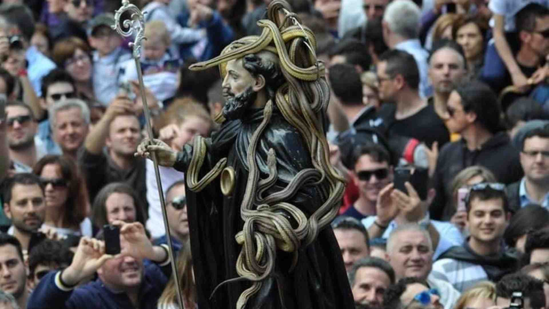 Immagine di Ma il culto popolare dei santi è davvero una reliquia pagana?
