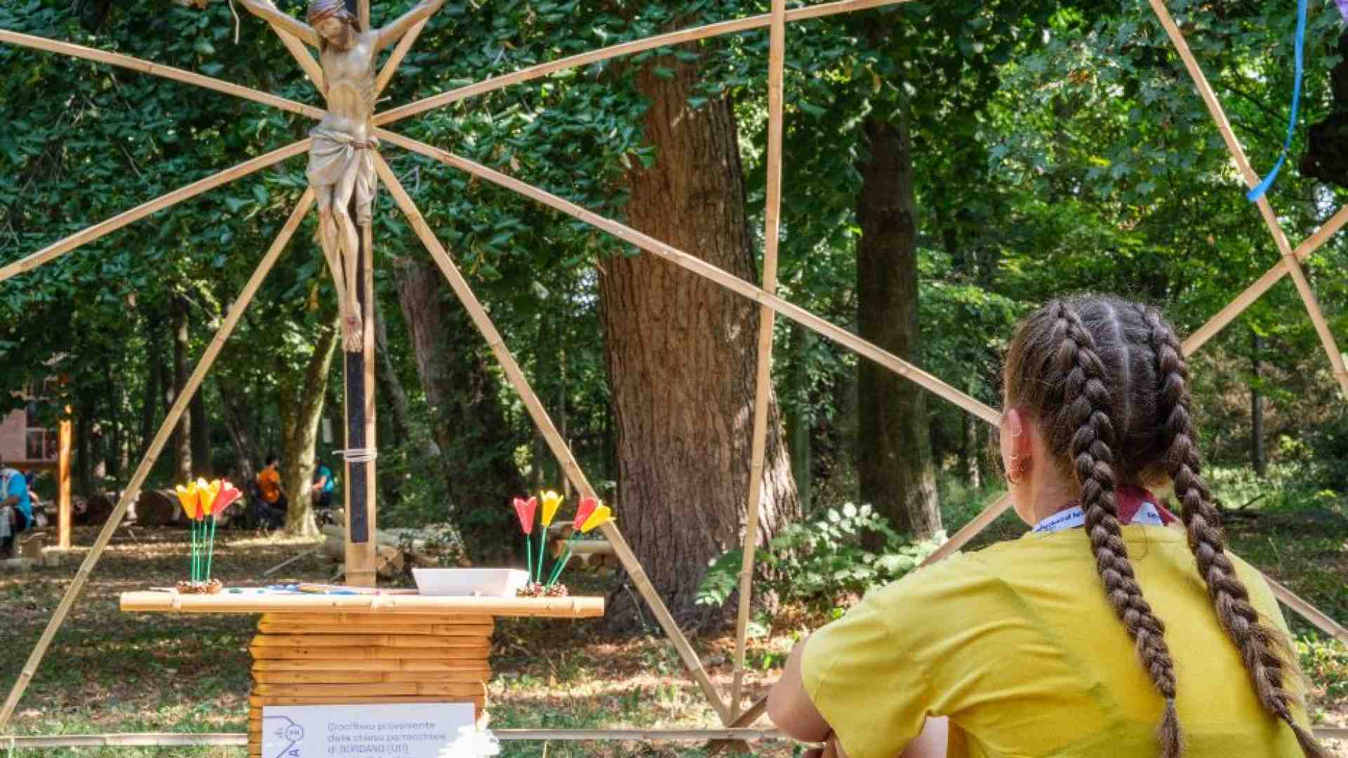 Immagine di Vivere al servizio degli altri. Le storie e i racconti degli scout