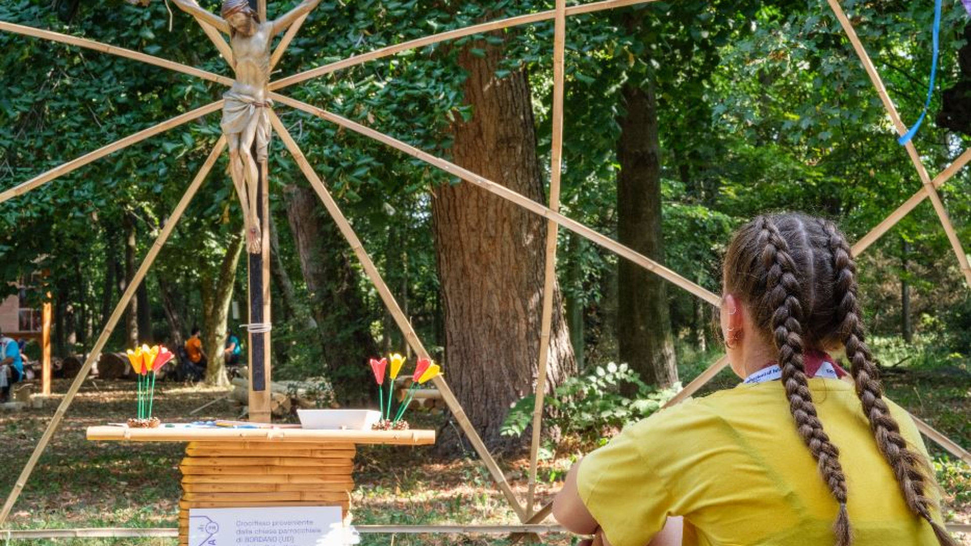 Immagine di Vivere al servizio degli altri. Le storie e i racconti degli scout