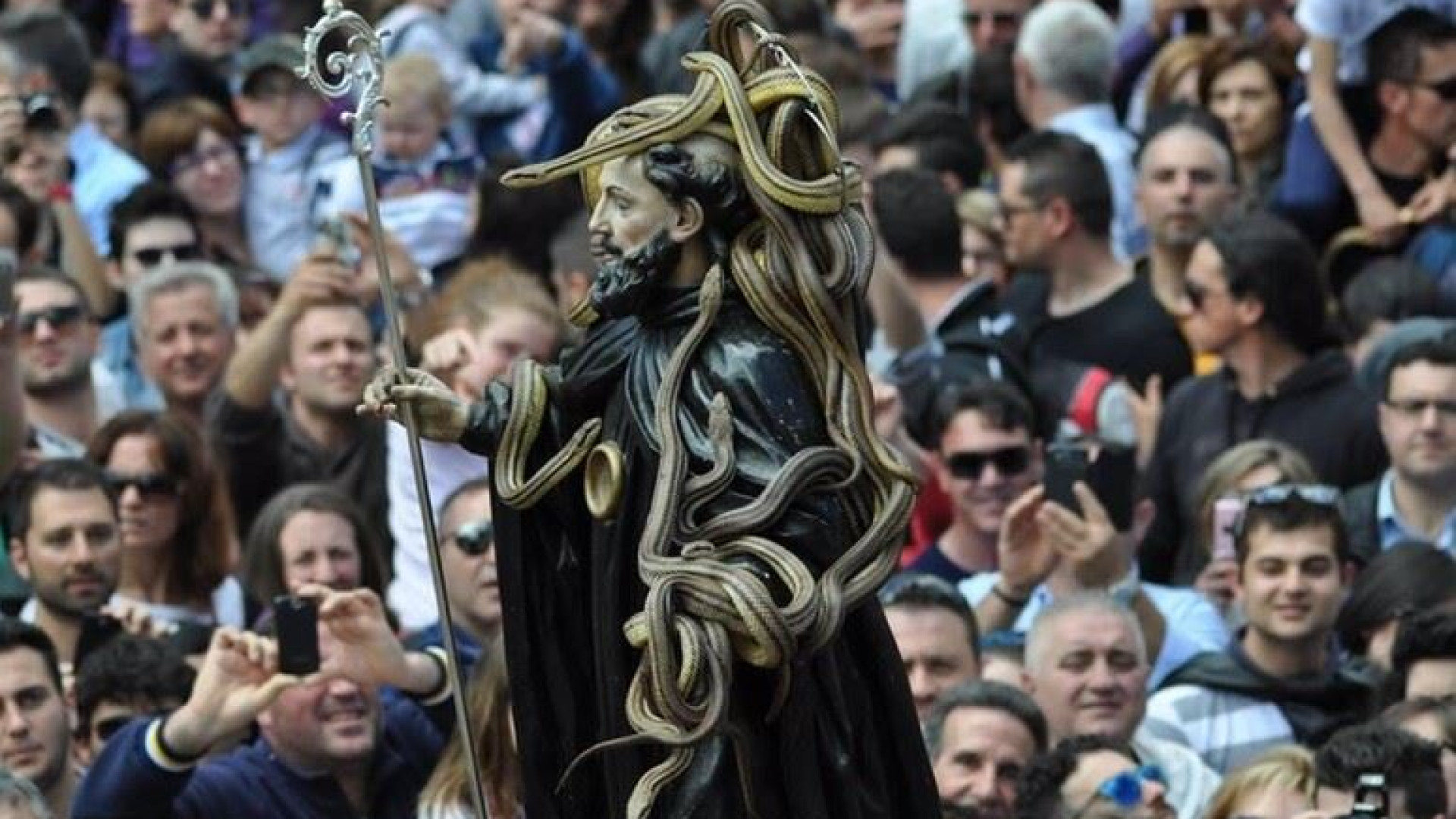 Immagine di Ma il culto popolare dei santi è davvero una reliquia pagana?