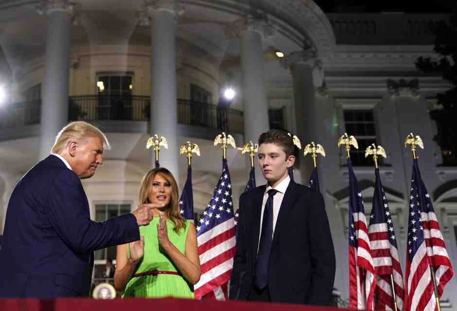 Trump, Melania e il figlio Barron - foto Ansa