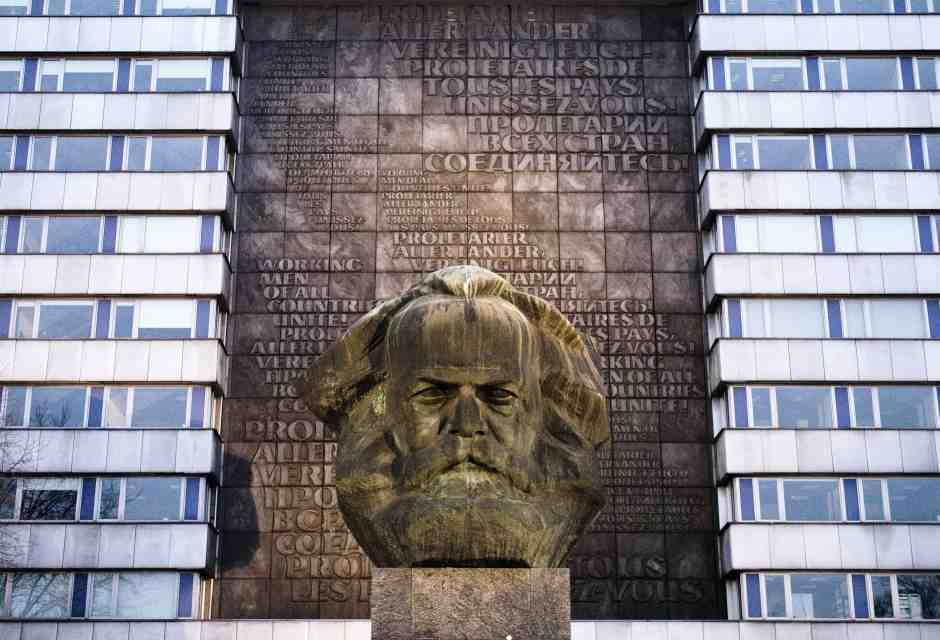 Il monumento di Karl Marx a Chemnitz, in Germania (Foto LaPresse)