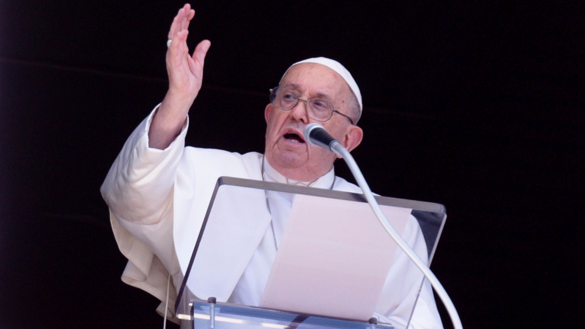 Immagine di Il Papa a Kiev: «Le Chiese non si toccano. Ognuno preghi nella sua»
