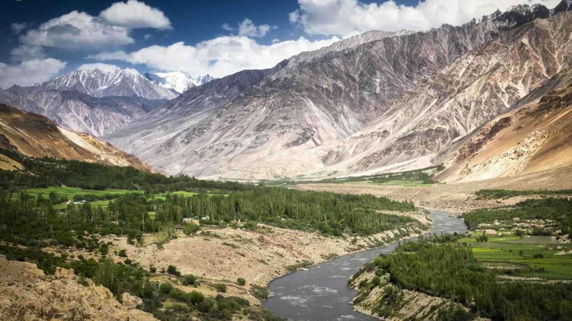 Immagine di Lungo il corridoio del Wakhan, spartiacque fra più mondi