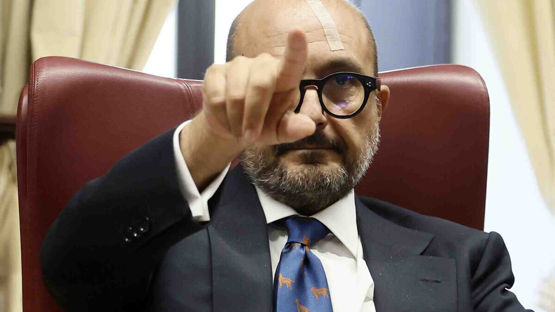 Immagine di Sangiuliano e Osho. La grande mostra sul Futurismo, voluta da Meloni, è un manicomio