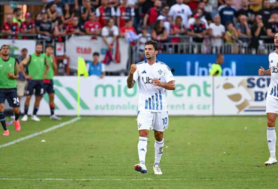 Patrick Cutrone dopo aver segnato il primo gol stagionale del Como in Serie A (foto LaPresse)