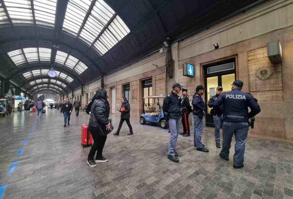 Trovare un cadavere nei gabinetti della Stazione Centrale, un'esperienza da fare