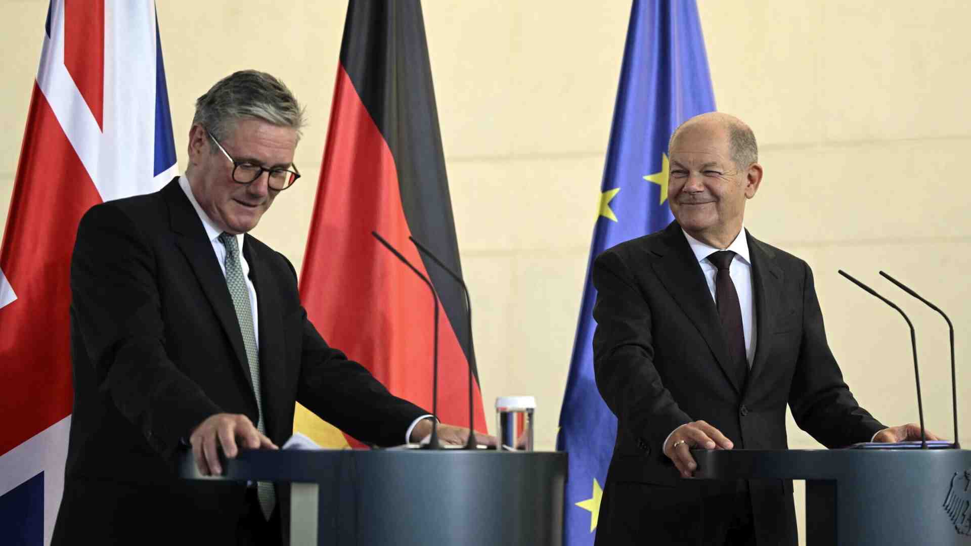 Immagine di Se si riuniscono gli Oasis, si può pure superare la Brexit. Starmer inizia dal fratello tedesco