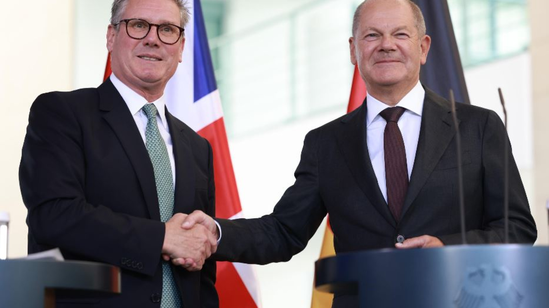Immagine di Starmer in Germania inventa la “Brexit a pezzi”