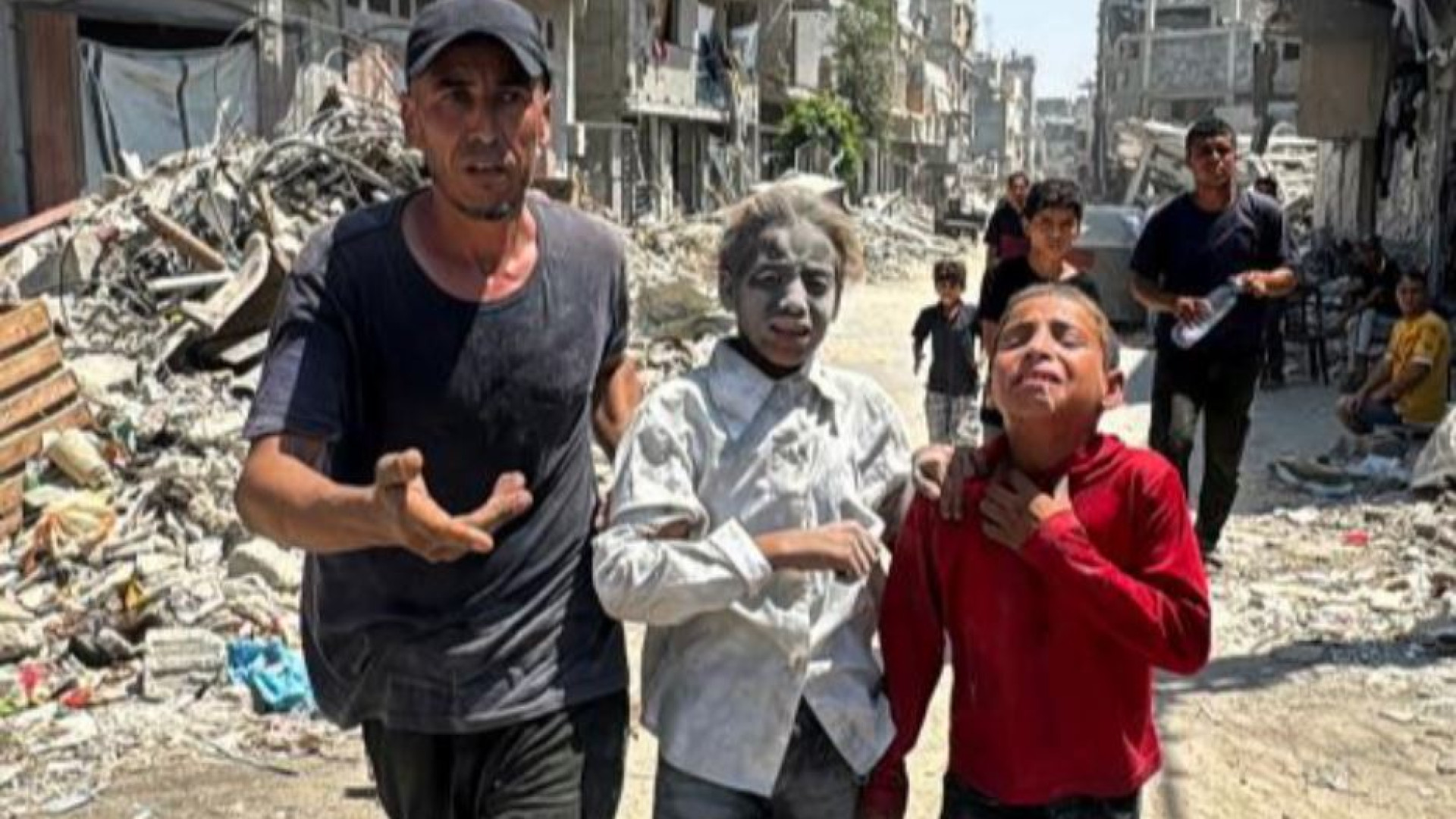 Immagine di La corsa per non abbandonare Gaza. Emergency entra, da Caritas i vaccini