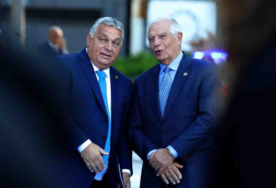 Josep Borrell con Viktor Orban (foto Epa, via Ansa) <br />