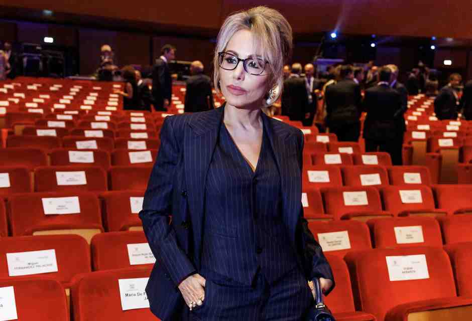 La Cavaliera Marina Berlusconi contro il romanocentrismo di governo. Vuole l'Adelphi