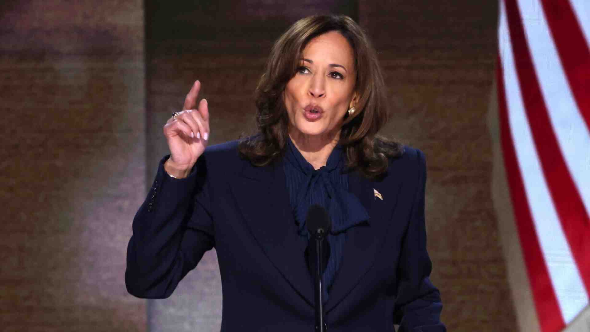 Immagine di Per scongiurare il fallimento di Hillary del 2016, Kamala se ne sta lontana dal soffitto di cristallo