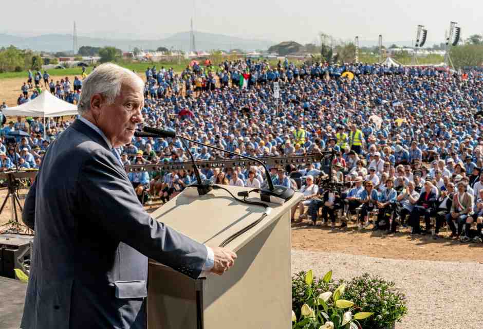 Il ministro degli Esteri Antonio Tajani parla prima della messa in conclusione della Route 2024 Agesci, Verona, 25 agosto 2024. ANSA/GIORGIO MARCHIORI