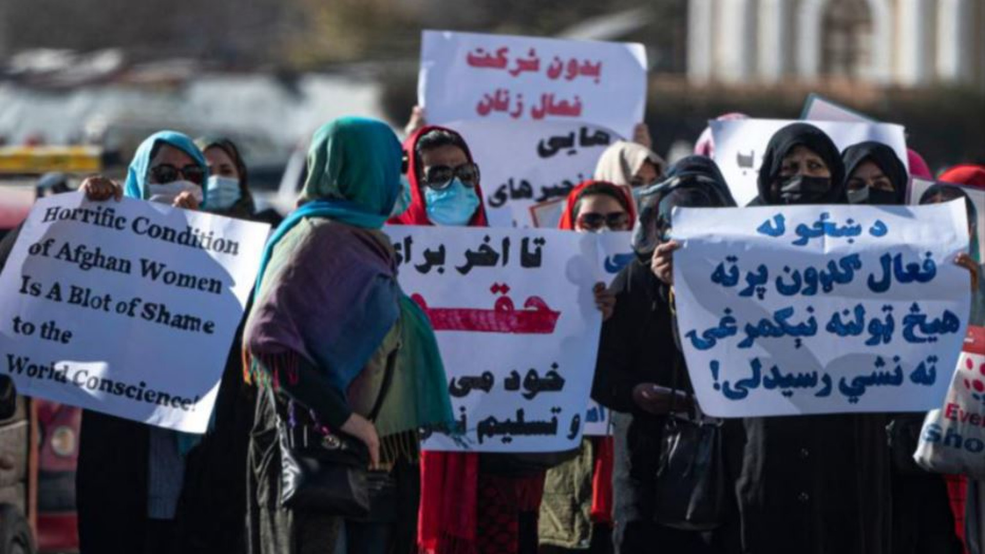 Immagine di Le donne afghane cantano la resistenza. La protesta anti-taleban invade i social