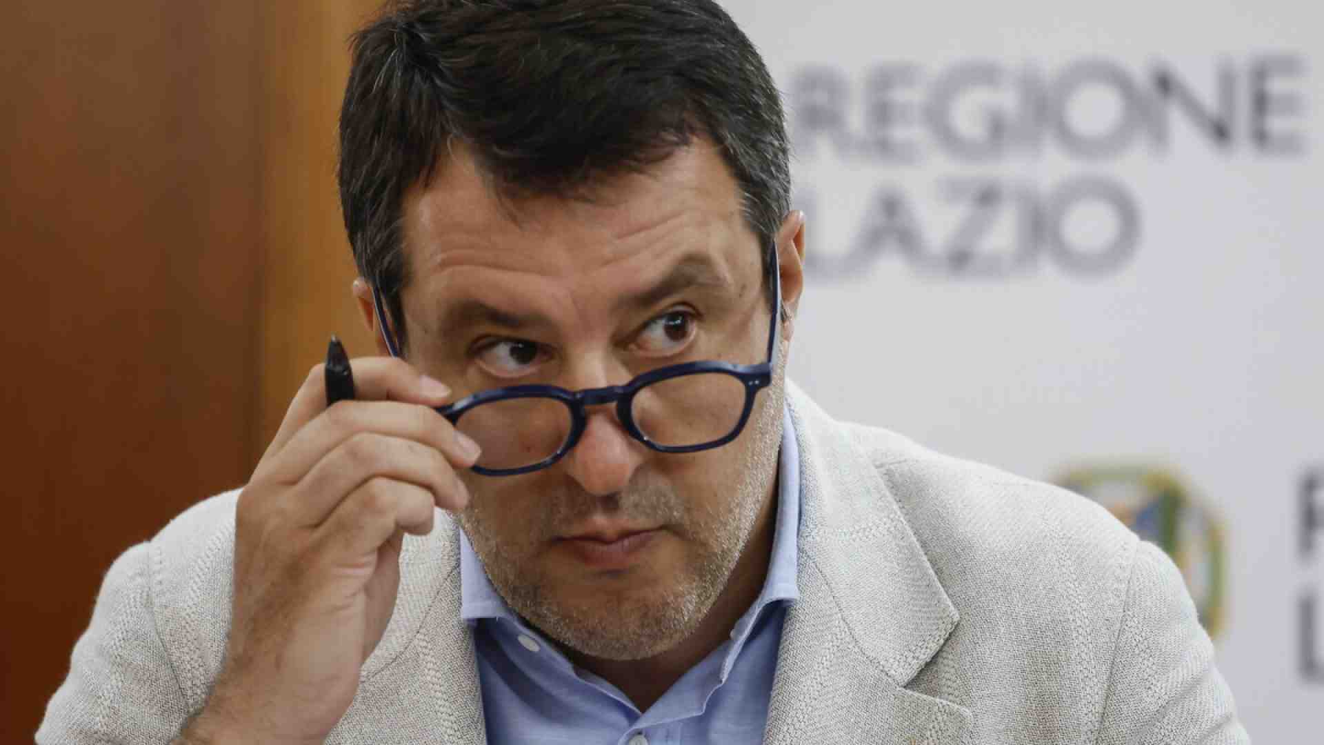 Immagine di Giù le mani da Salvini