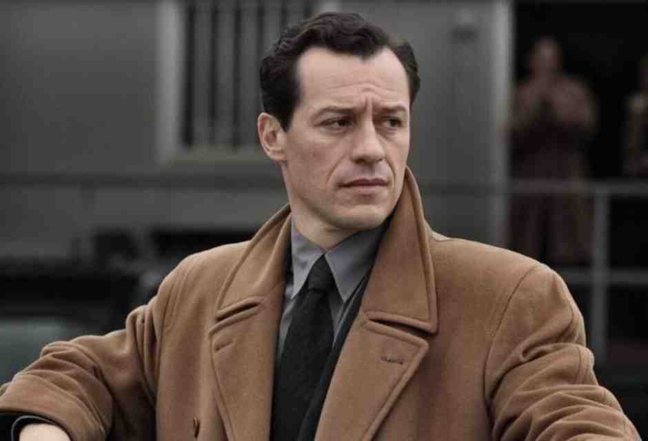 Stefano Accorsi in "1992"