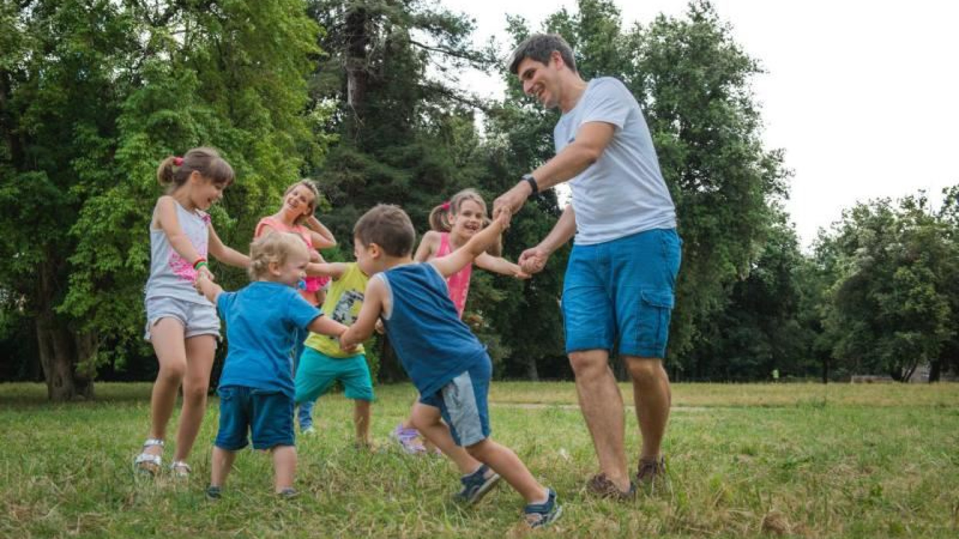 Immagine di Sono poche e più povere, ma felici. Il segreto delle famiglie numerose d’Italia