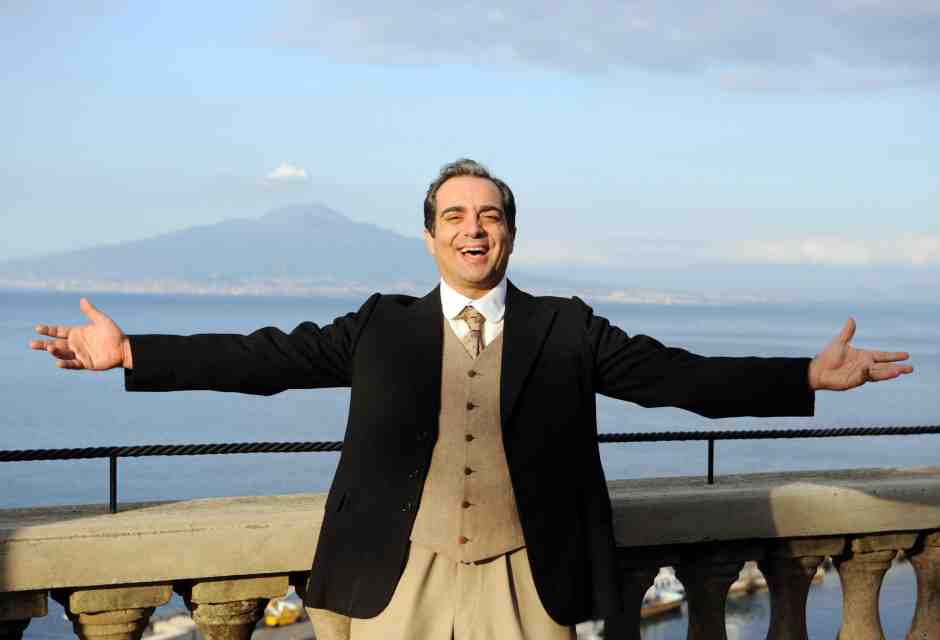 <span style="font-family: Arial, sans-serif; font-size: 12px;">Gianluca Terranova nei panni di Enrico Caruso (foto ANSA)</span>