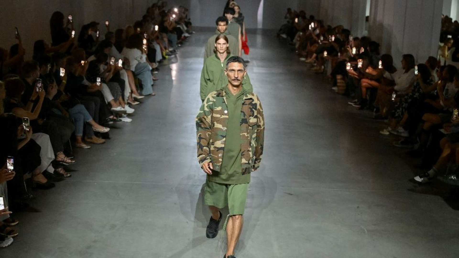 Immagine di Torna la Fashion week a Kiev: moda oltre la guerra, tra resistenza e speranza