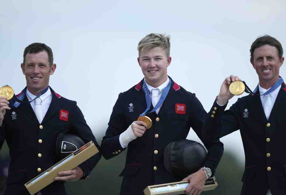 Da destra: Scott Brash, Harry Charles e Ben Maher, campioni olimpici con la Gran Bretagna nell'equitazione (LaPresse)<br />
