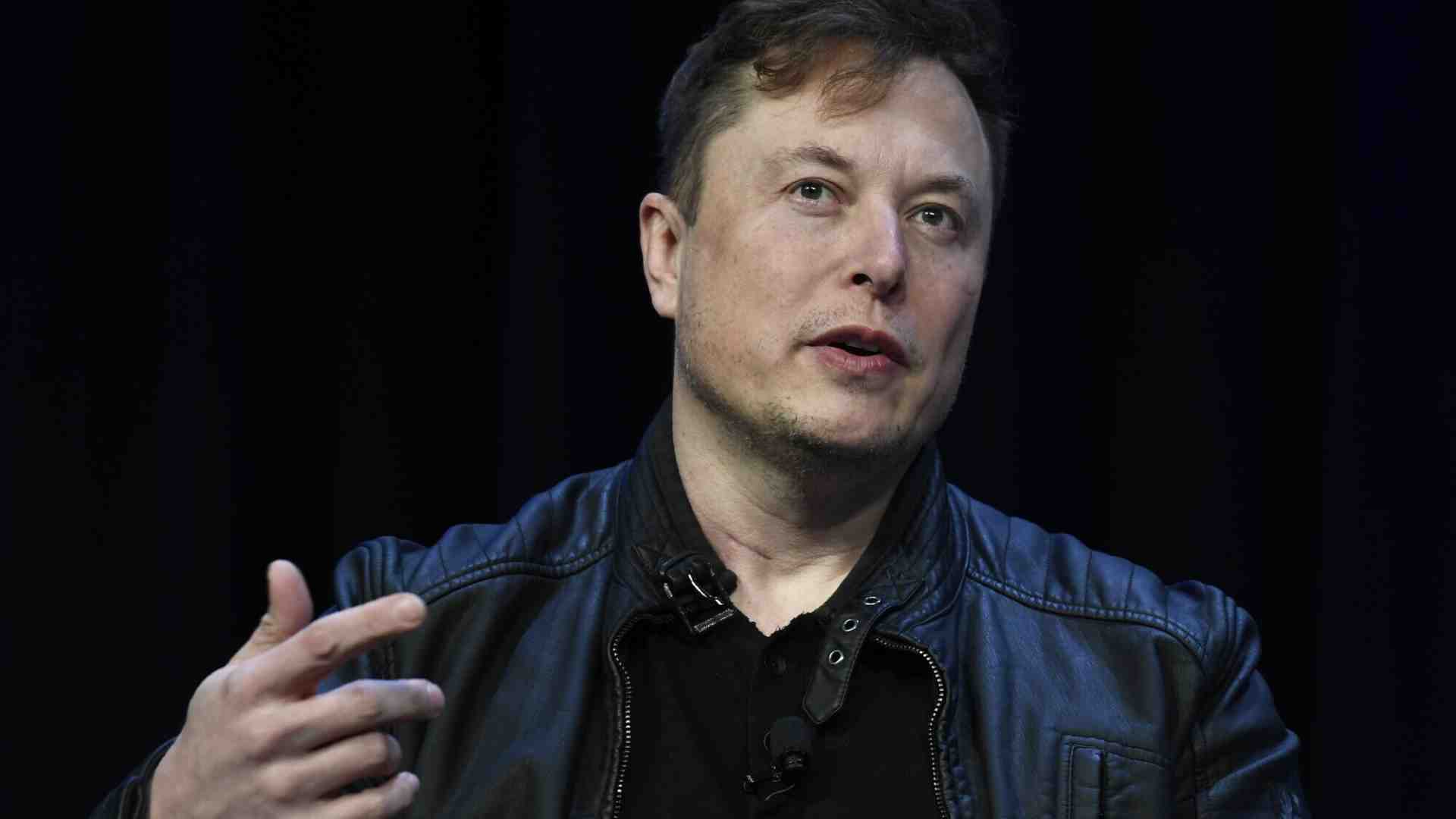 Immagine di Kamala-Stalin e i fini di Musk che naviga nella “sbobba” dell’AI