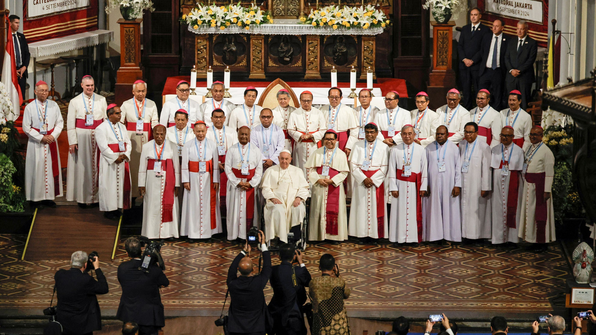 Immagine di Il Papa: «Aiutare i poveri non è comunismo, è carità»