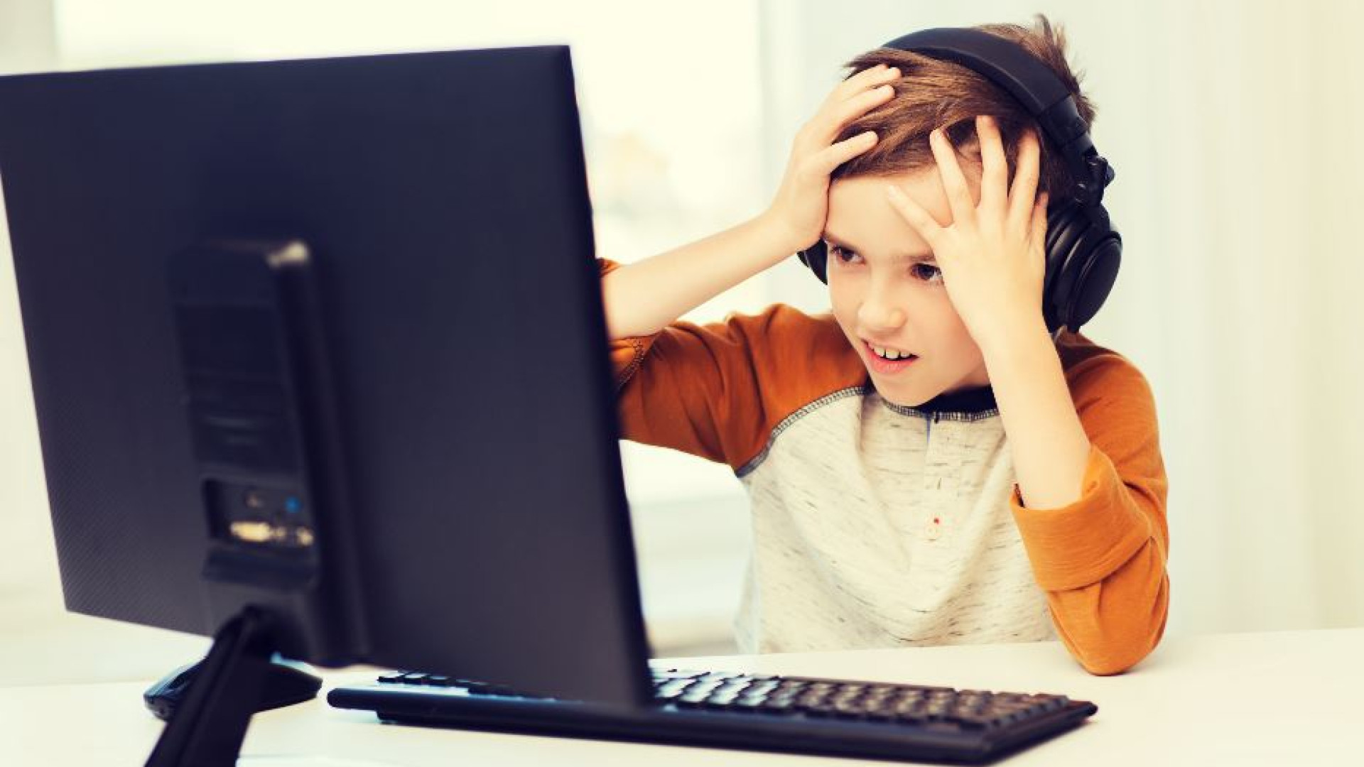 Immagine di Le Big Tech corrono ai ripari contro l'abuso social dei giovani