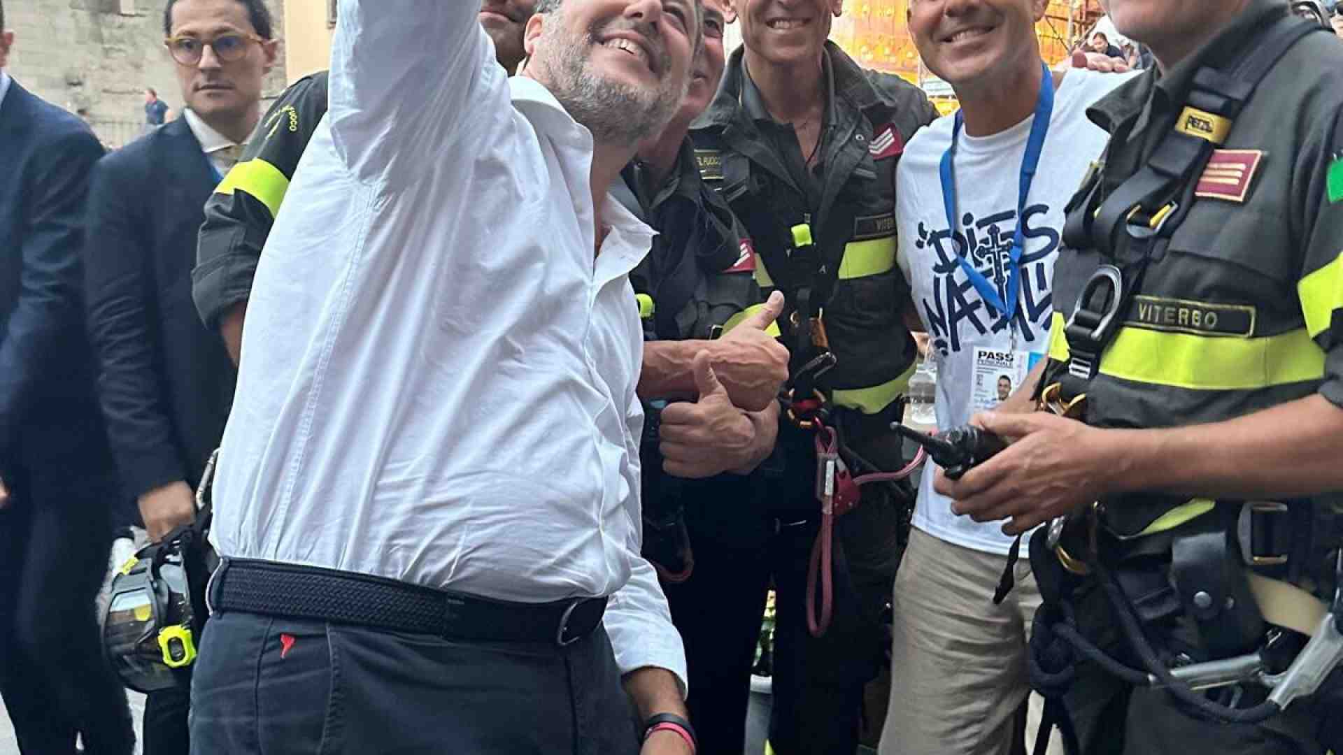 Immagine di Vannacci: "Dialoghiamo con AfD. Crosetto mi perseguita?". Salvini non si fida e lo insegue