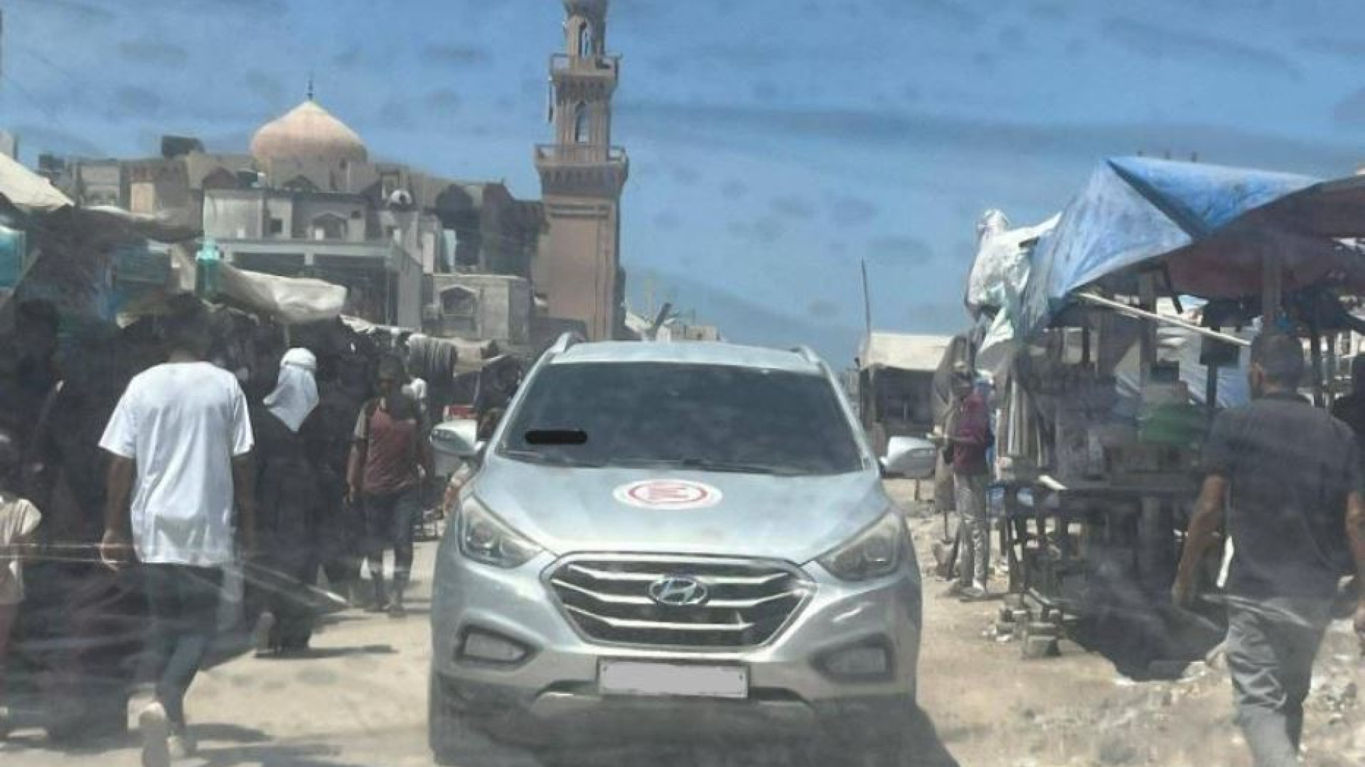 Immagine di Emergency: «Qui nell’area umanitaria tra una moltitudine assuefatta al dolore»