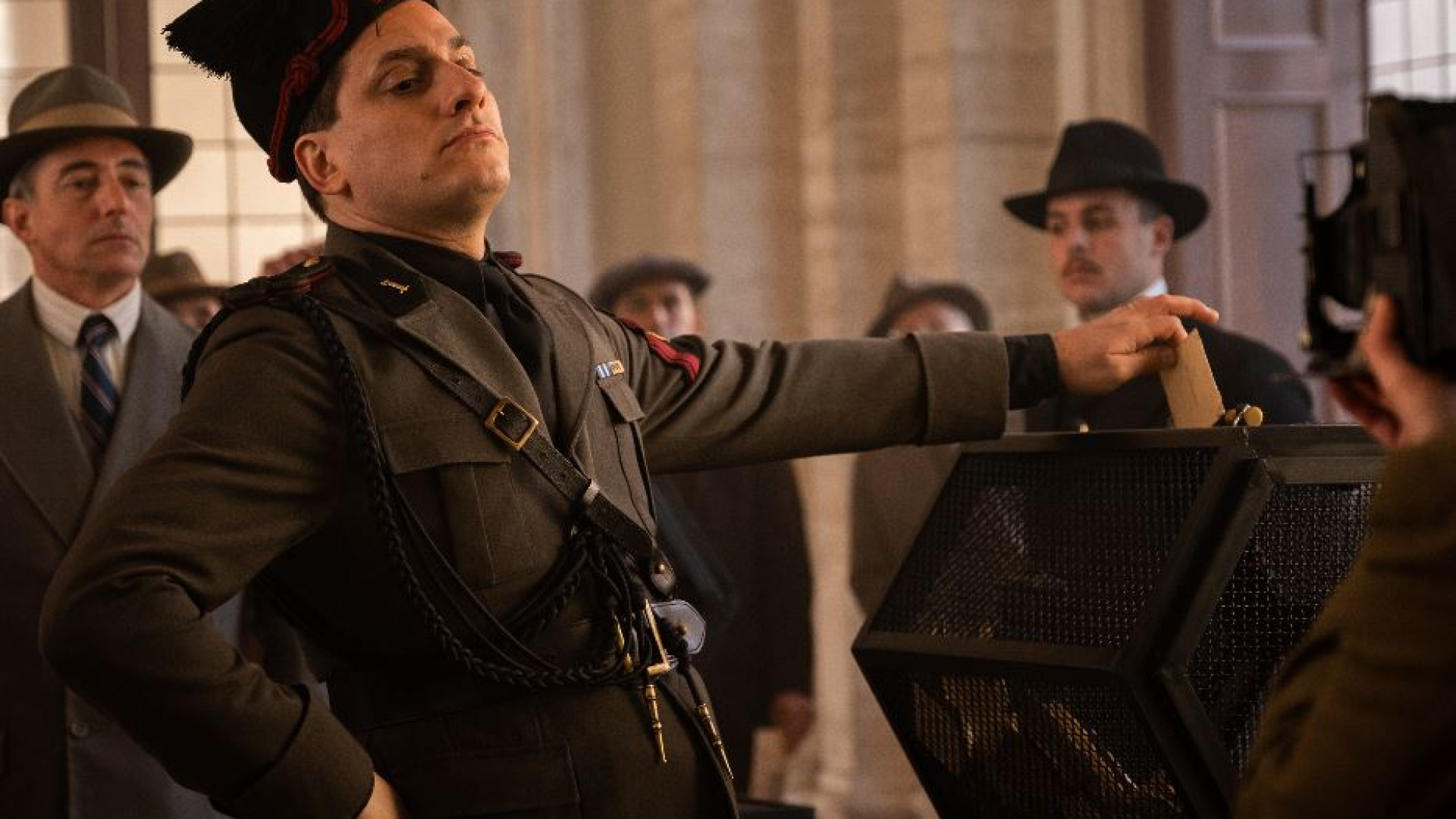 Immagine di In "M - Il figlio del secolo" l'oscena, tragica seduzione del Duce