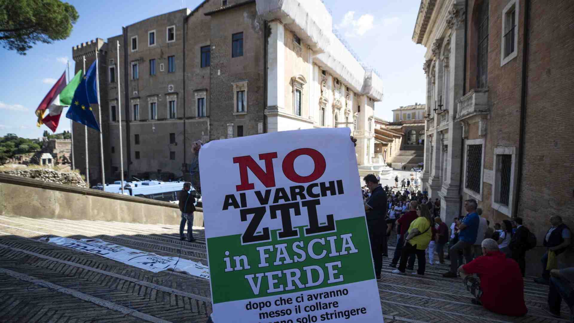 Immagine di La nuova grana di Gualtieri: disinnescare in due mesi il divieto di circolazione delle auto più vecchie a Roma