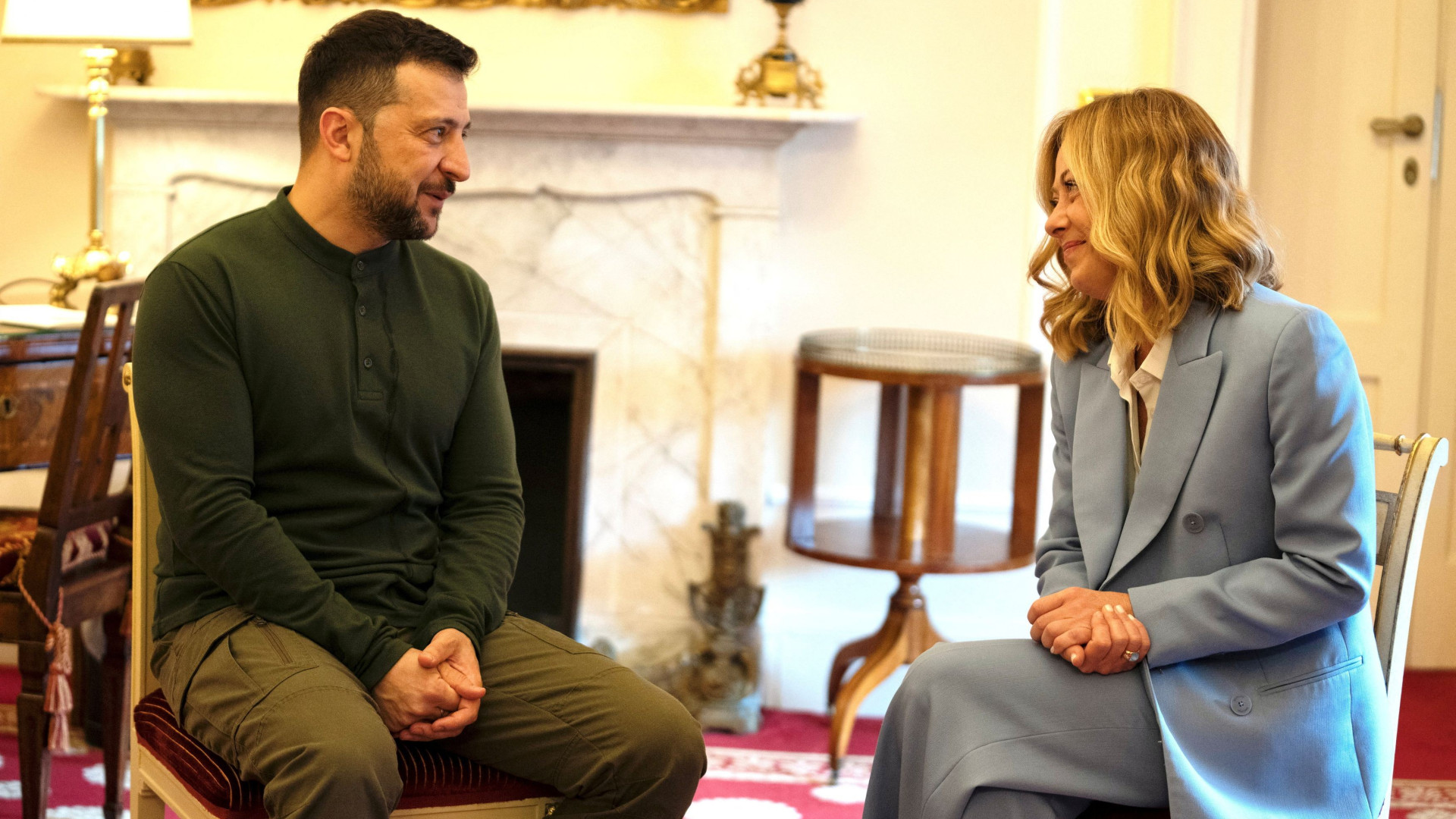 Immagine di Meloni faccia a faccia con Zelensky: non abbandoneremo Kiev