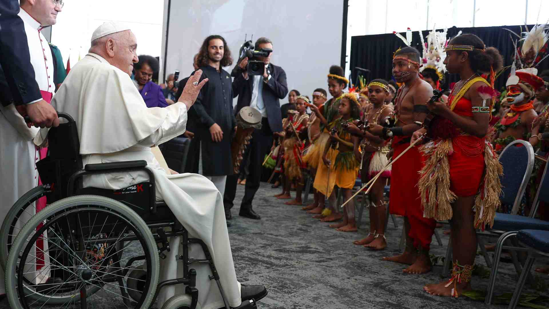 Immagine di Papa: «Risorse naturali a beneficio di tutti. Basta violenze tribali»