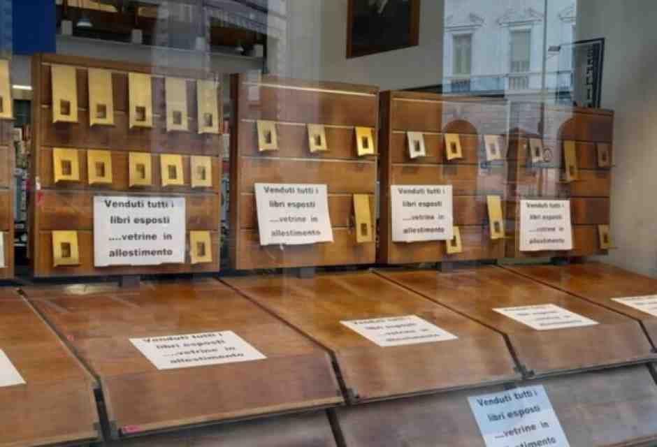 Foto dal profilo Instagram di Hoepli Libreria Milano