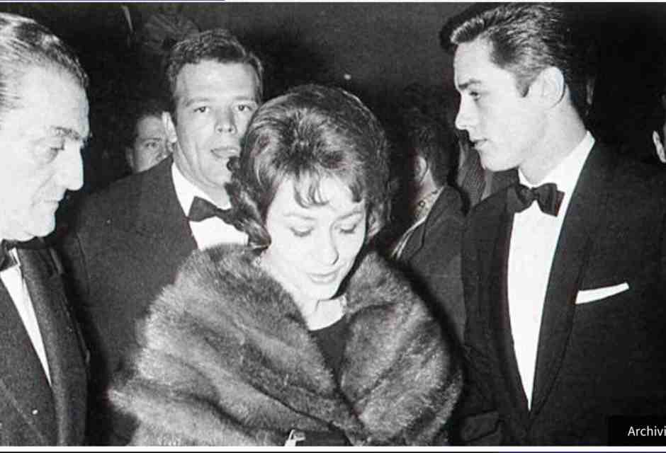 Da sinistra: Luchino Visconti, Renato Salvadori, Annie Girardot e Alain Delon alla presentazione di “Rocco e i suoi fratelli” alla Mostra del Cinema del 1960 (foto ANSA)